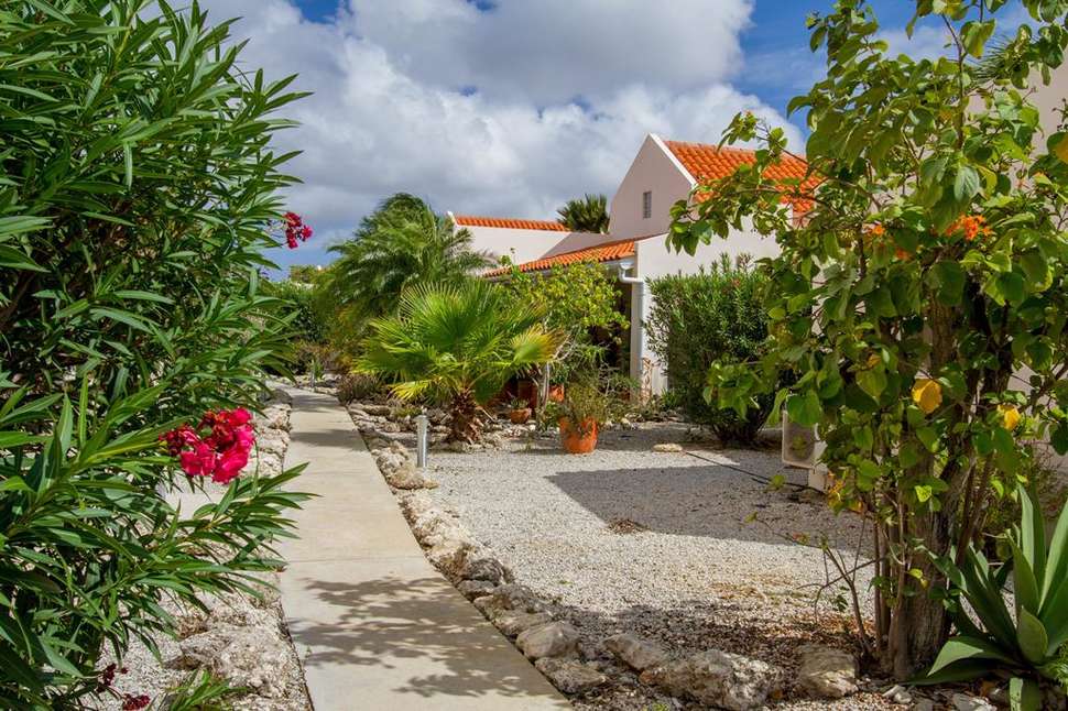 Een foto van de buitenkant van Hamlet Oasis Resort Bonaire