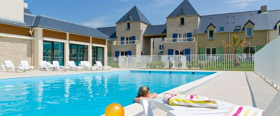 Een foto van het zwembad bij Le Domaine des Mauriers