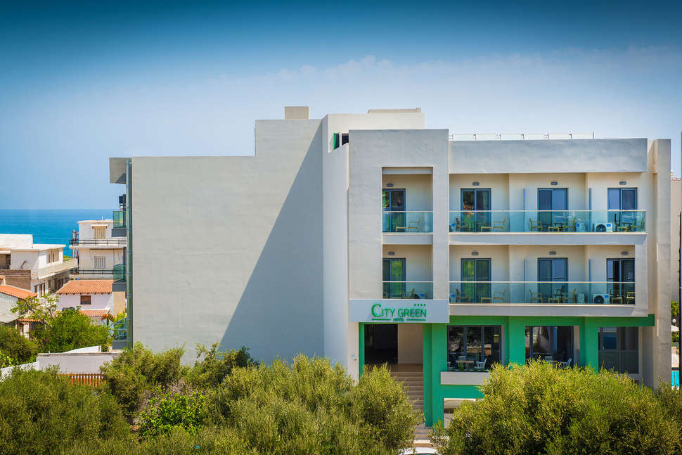 Een foto van de buitenkant van City Green Hotel