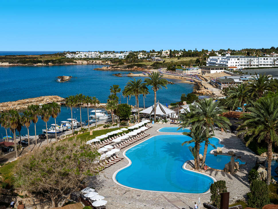 Ein Foto von einer Übersicht des Coral Beach Hotel & Resort