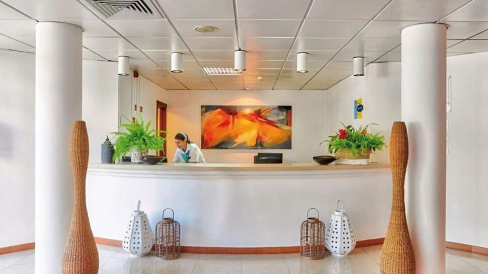 Ein Foto vom Innenbereich im Hotel Torre Praia