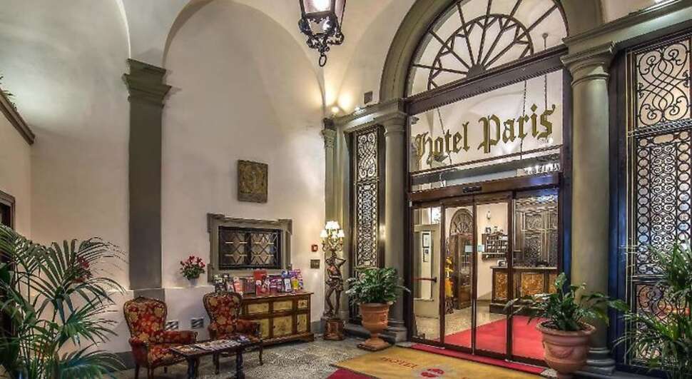 Een foto van de buitenkant van Hotel Paris Florence
