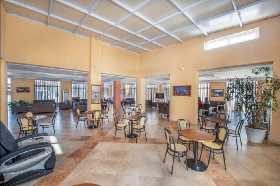 Een foto van het interieur van Aegean Bay Hotel