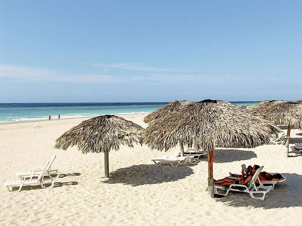 Ein Foto vom Strand beim Hotel Los Cactus