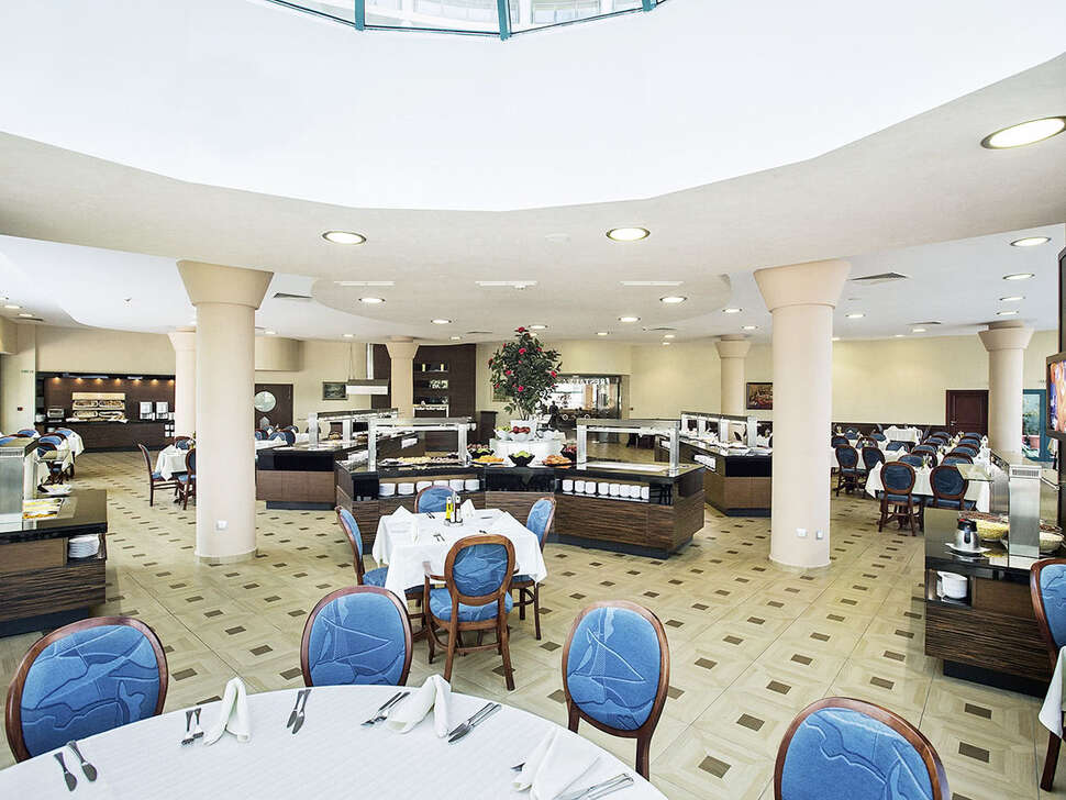 Een foto van het interieur van Marina Grand Beach Hotel