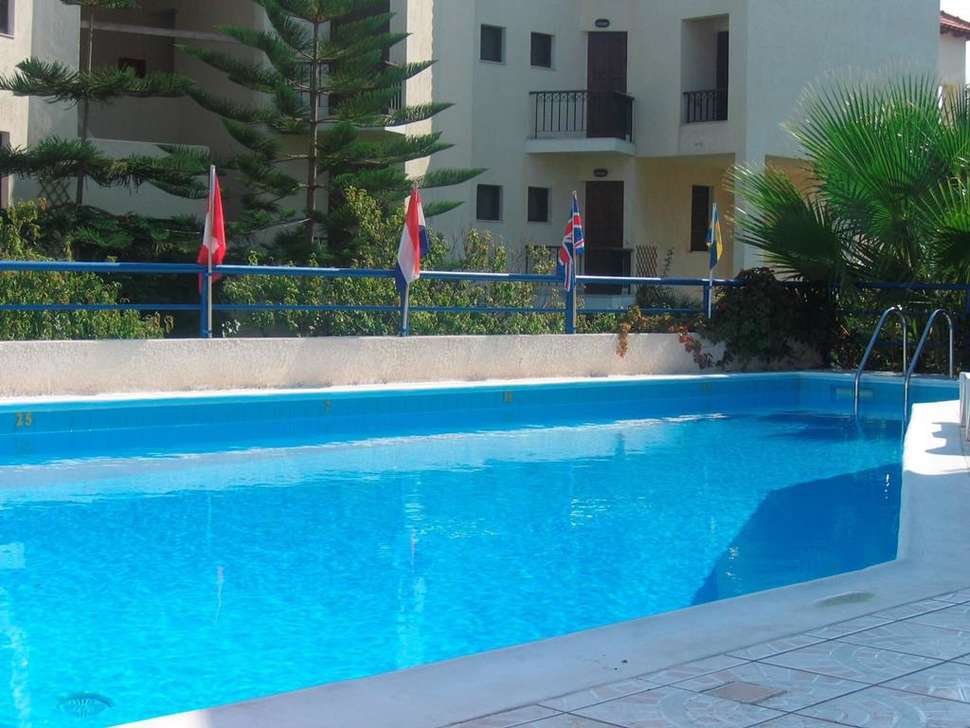 Een foto van het zwembad bij Aparthotel Lambros
