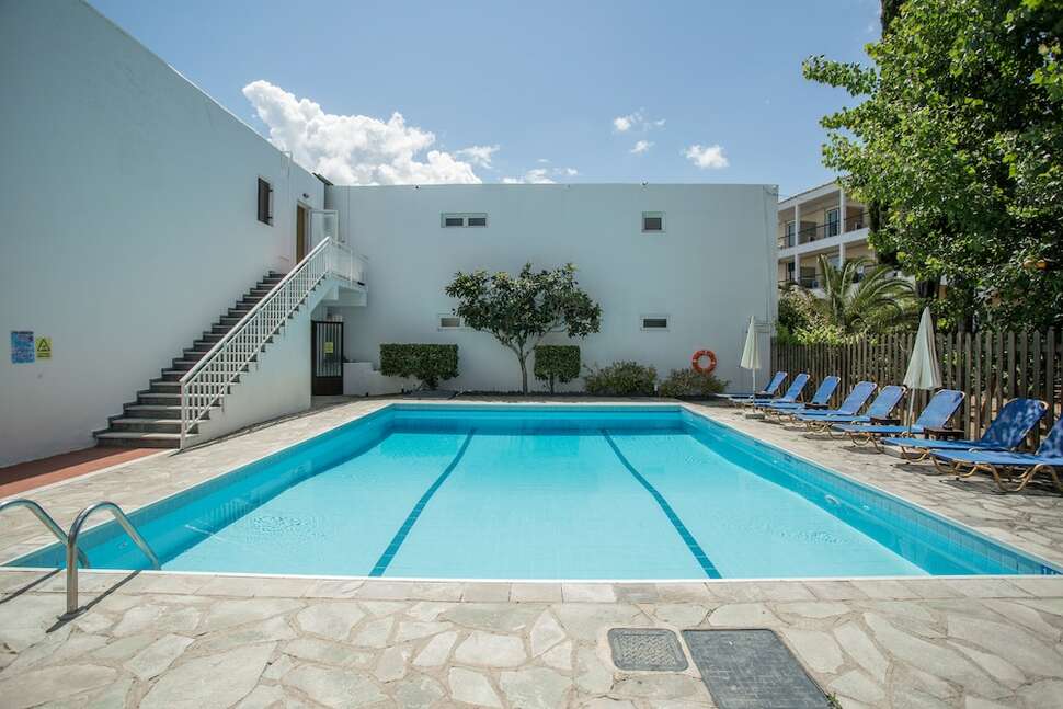 Een foto van het zwembad bij Popi Star Hotel
