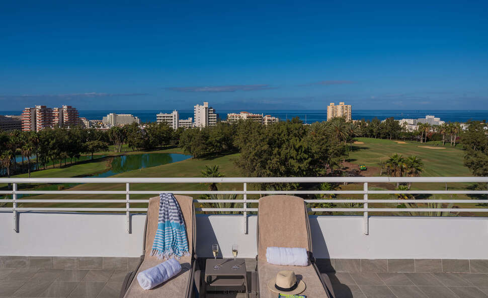 Ein Foto von der Terrasse im Gara Suites Golf & Spa