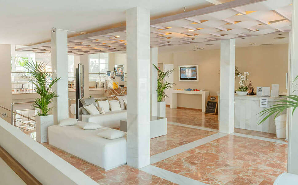 Een foto van het interieur van Aparthotel Los Olivos