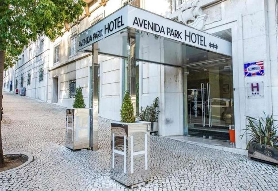 Een foto van de buitenkant van Avenida Park Hotel
