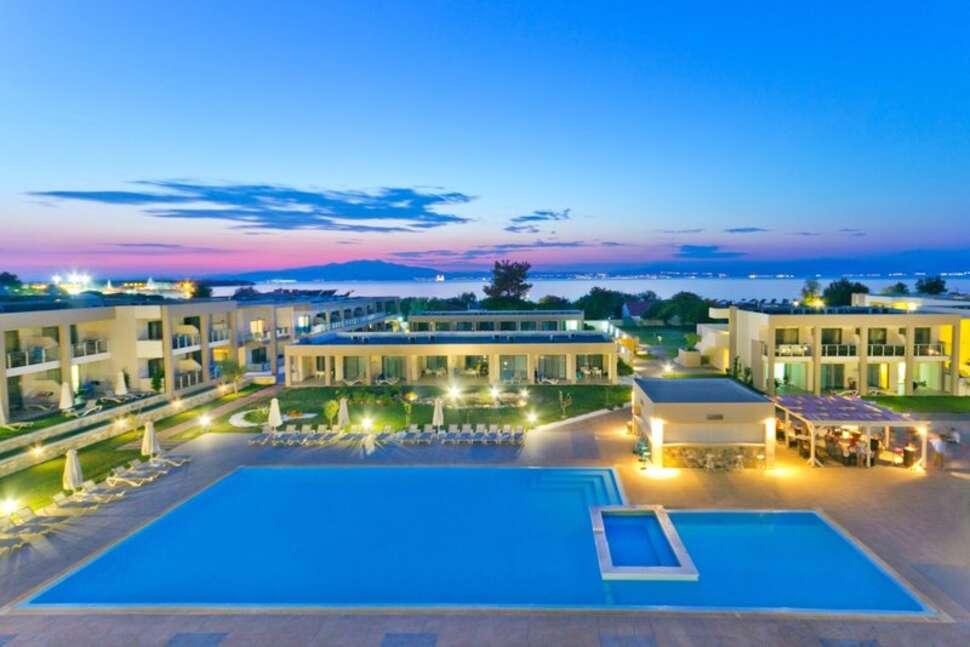 Ein Foto vom Pool im Alea Hotel & Suites