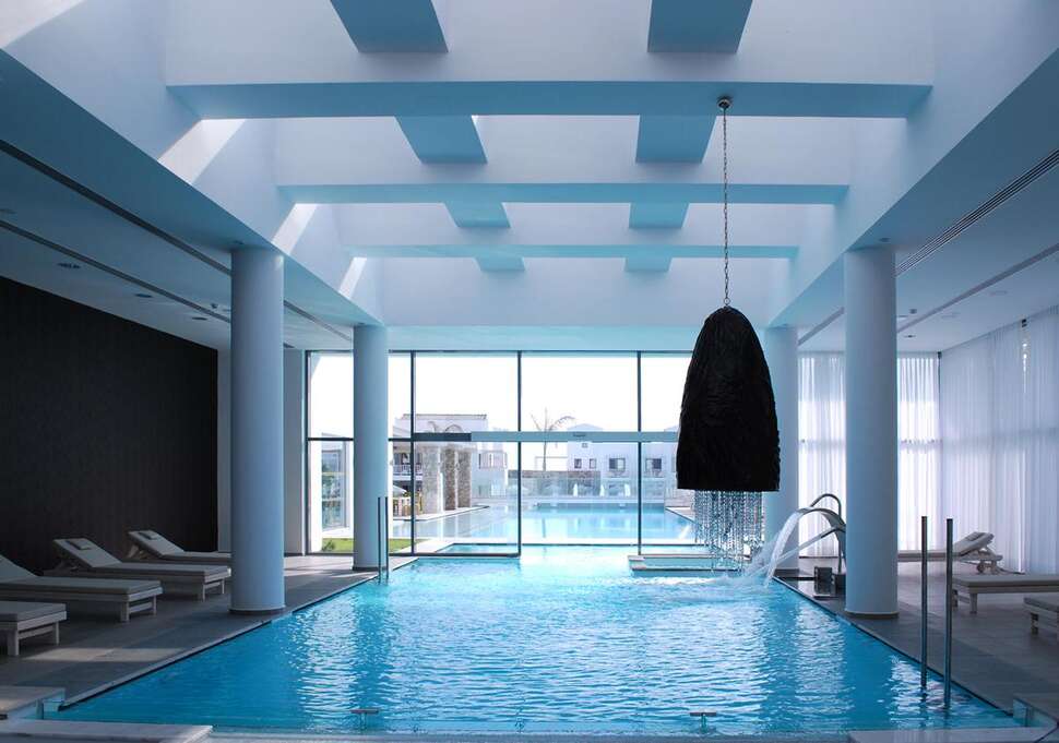 Een foto van het zwembad bij Diamond Deluxe Hotel