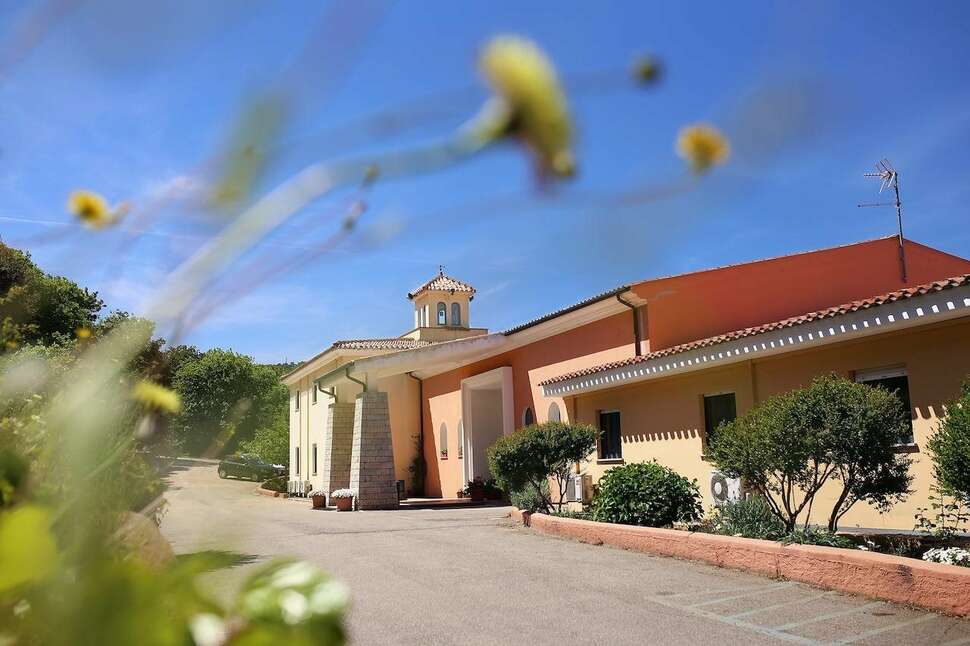 Een foto van de buitenkant van Pausania Inn
