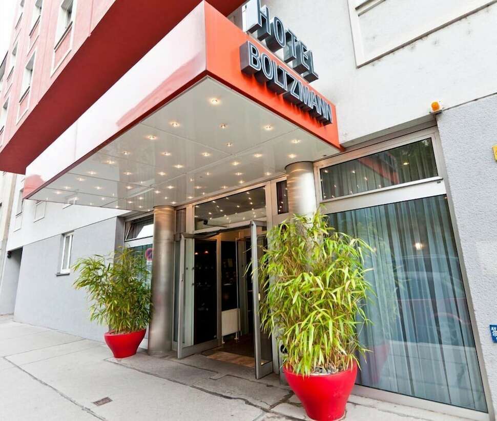 Een foto van de buitenkant van Hotel Boltzmann
