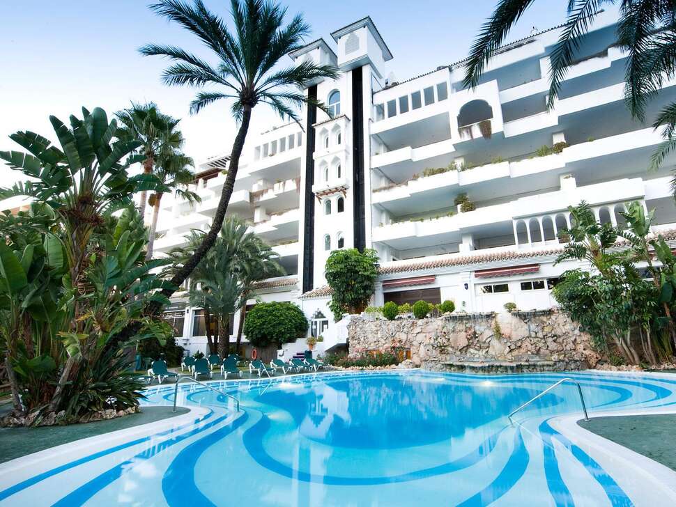 Een foto van het zwembad bij Aparthotel Monarque Sultan