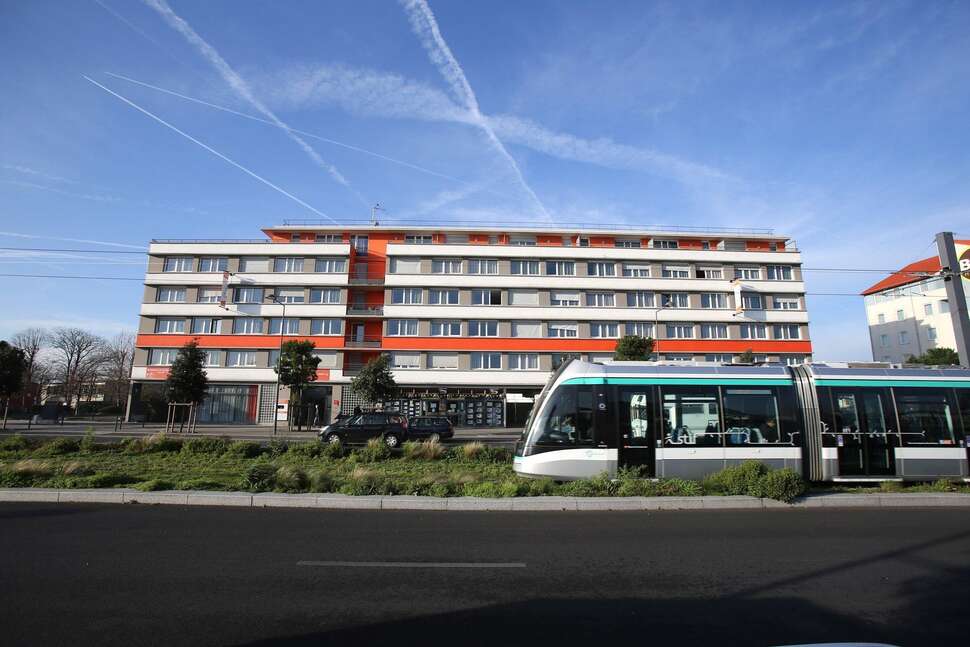 Ein Foto Adonis Paris Sud