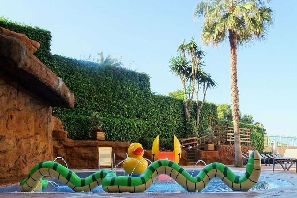 Ein Foto vom Pool im Hotel Cala Font