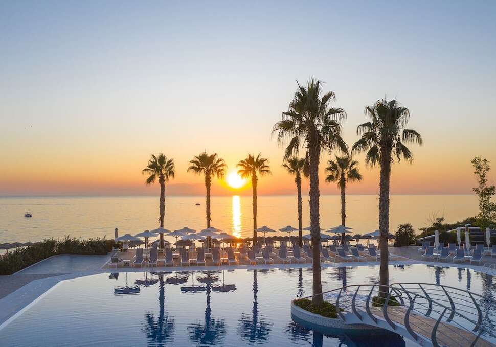 Een foto van het zwembad bij Hotel Potidea Palace