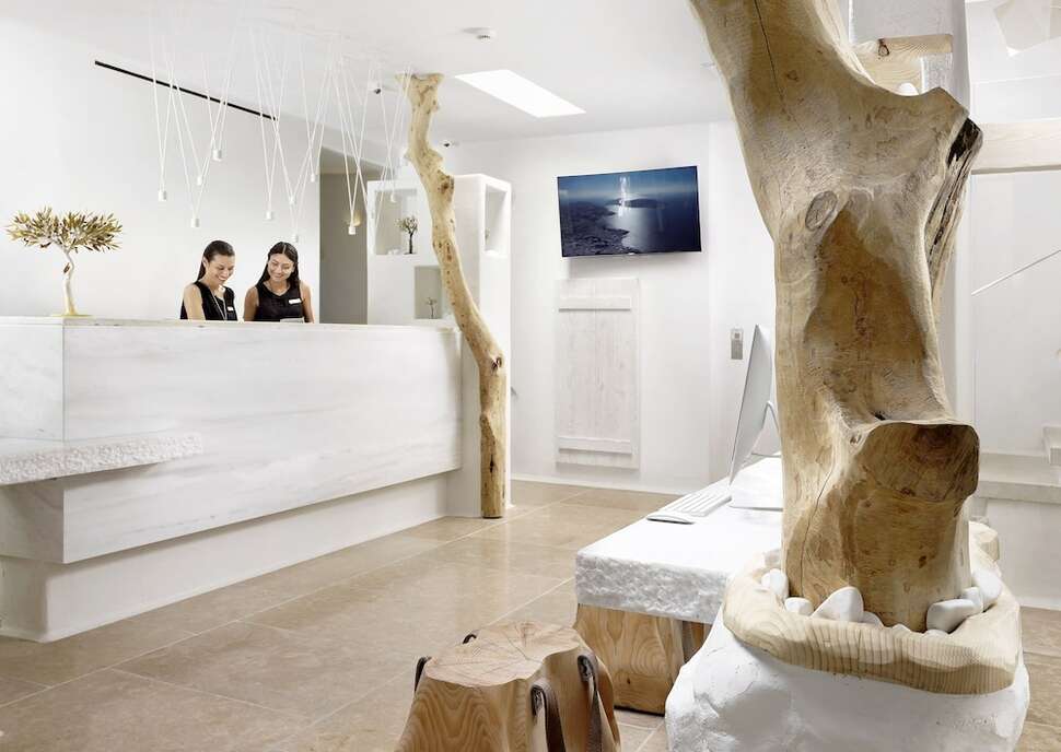 Een foto van het interieur van Kove Mykonos - A Myconian Collection Hotel