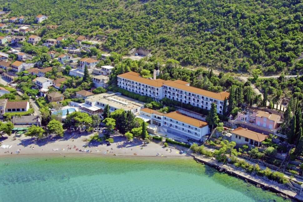 Een foto van de buitenkant van Hotel Faraon