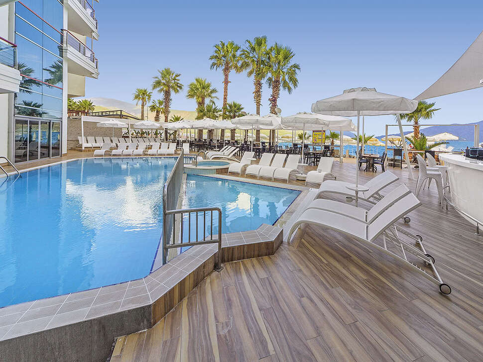 Een foto van het zwembad bij Poseidon Hotel