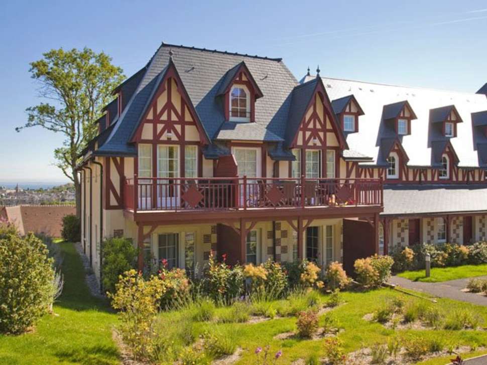 Een foto van de buitenkant van Pierre & Vacances Premium Residence & Spa