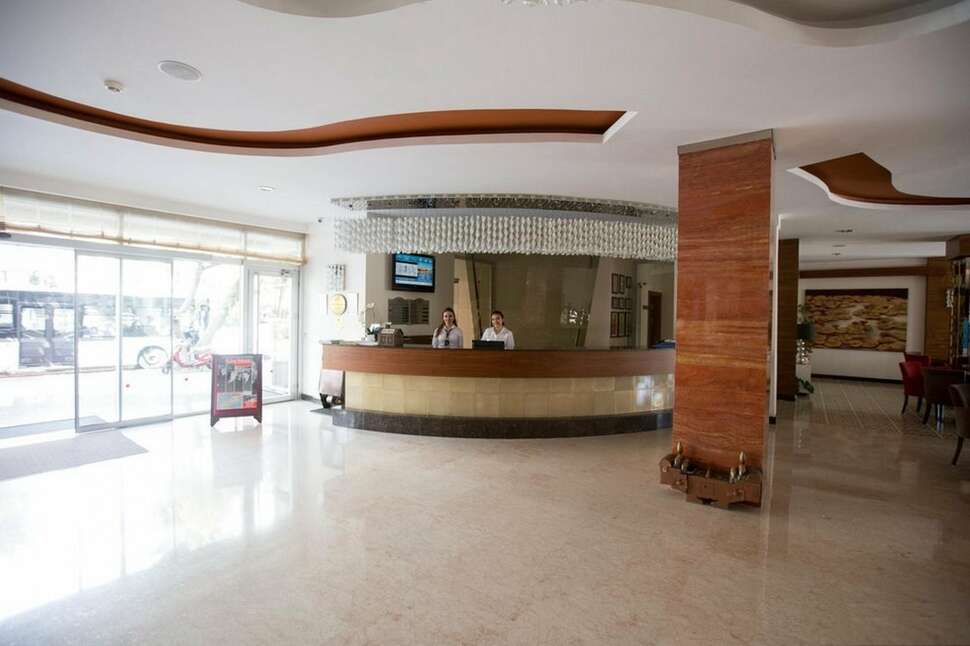 Een foto van het interieur van Hotel Grand Okan