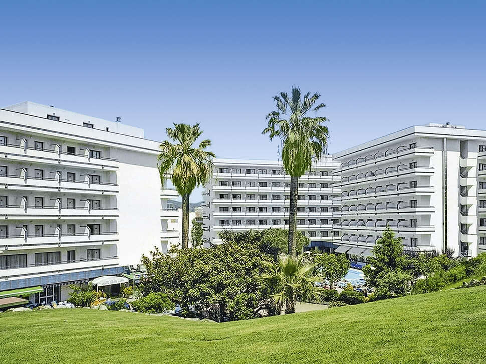 Een foto van de buitenkant van Hotel Gran Garbi