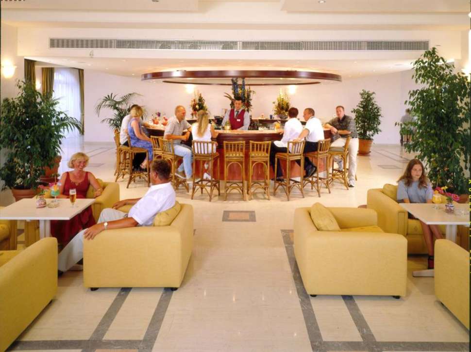 Een foto van het interieur van Calypso Palace Hotel