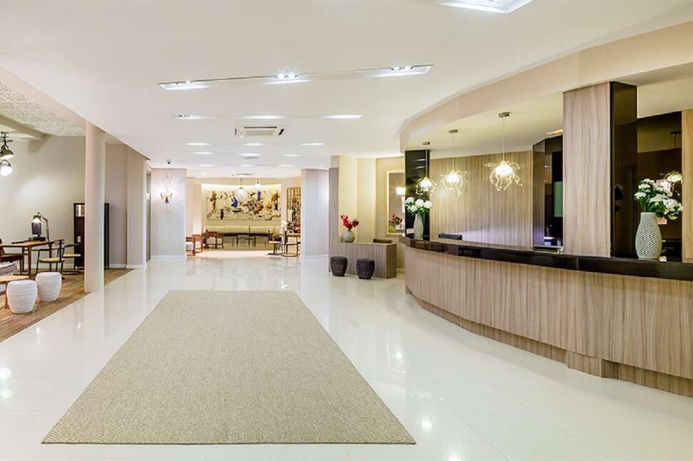 Een foto van het interieur van H10 White Suites