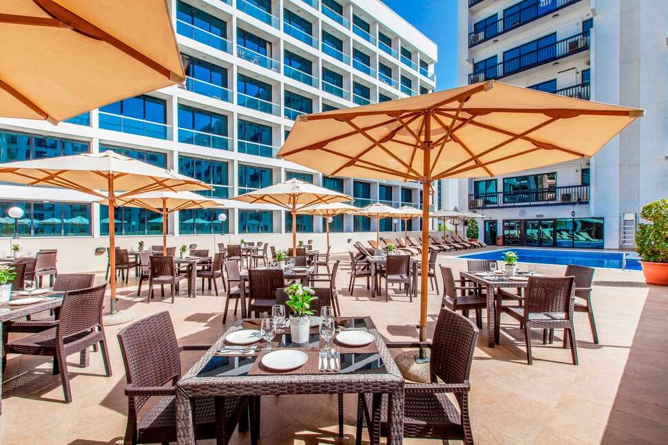 Een foto van het zwembad bij Aparthotel Golden Sands