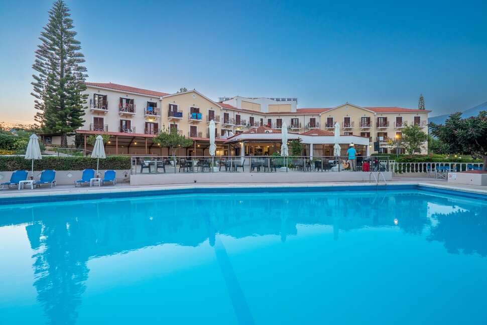 Ein Foto Karavados Beach Hotel