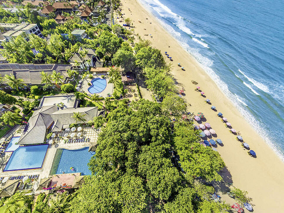 Een foto van het zwembad bij The Jayakarta Bali