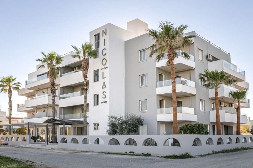 Een foto van de buitenkant van Nicolas Grand Suites