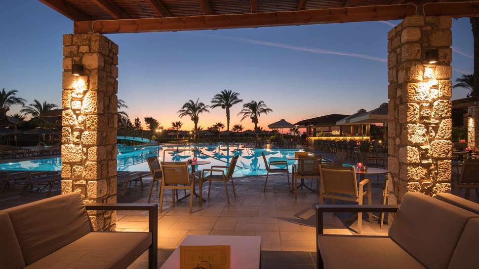 Ein Foto von der Terrasse im Horizon Beach Resort