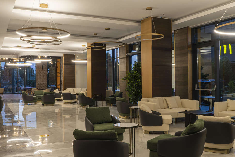 Een foto van het interieur van Side Square Hotel
