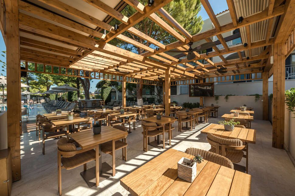 Een foto van het terras bij Contessa Hotel
