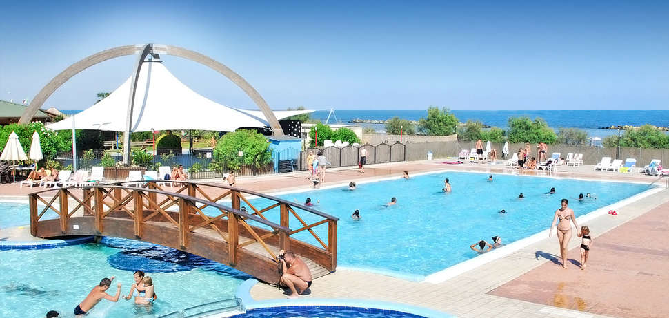 Een foto van het zwembad bij Camping Spiaggia e Mare
