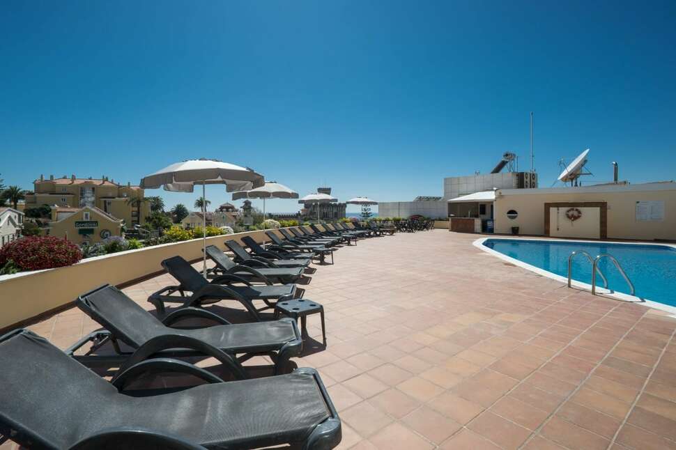 Ein Foto vom Pool im Vila Gale Estoril