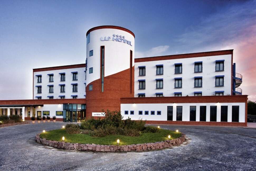 Een foto van de buitenkant van Lu' Hotel Carbonia