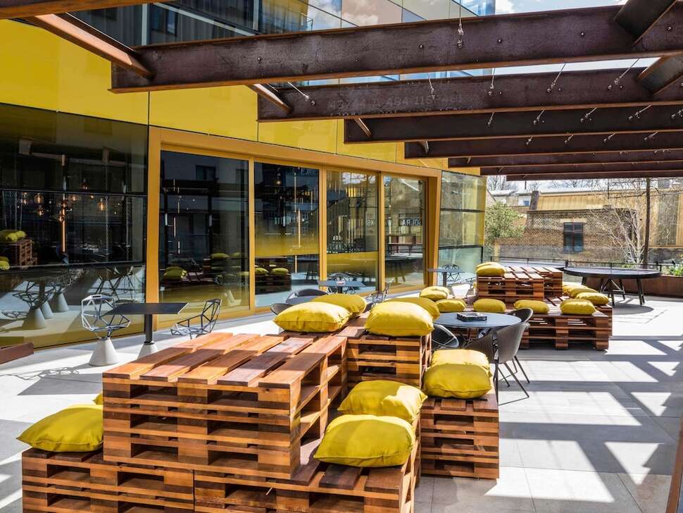 Een foto van het interieur van Novotel London Canary Wharf