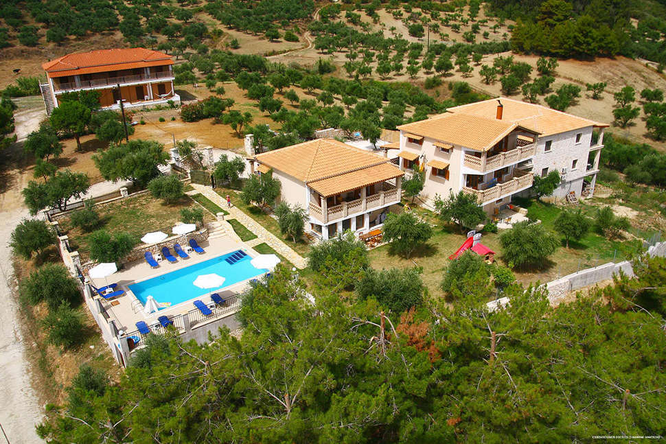 Een foto van het zwembad bij Aeolos Zante Villas