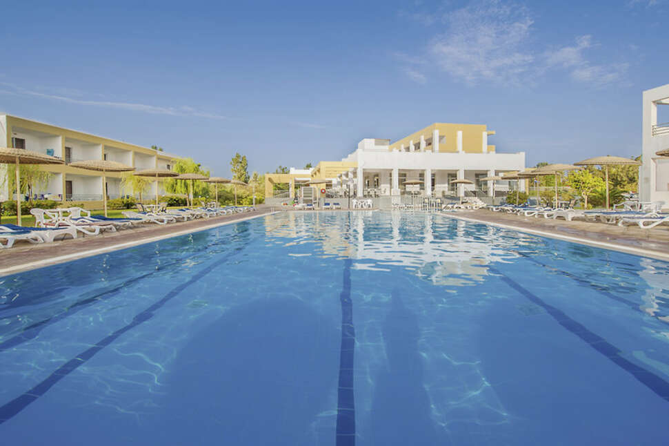 Een foto van het zwembad bij Aegean Bay Hotel