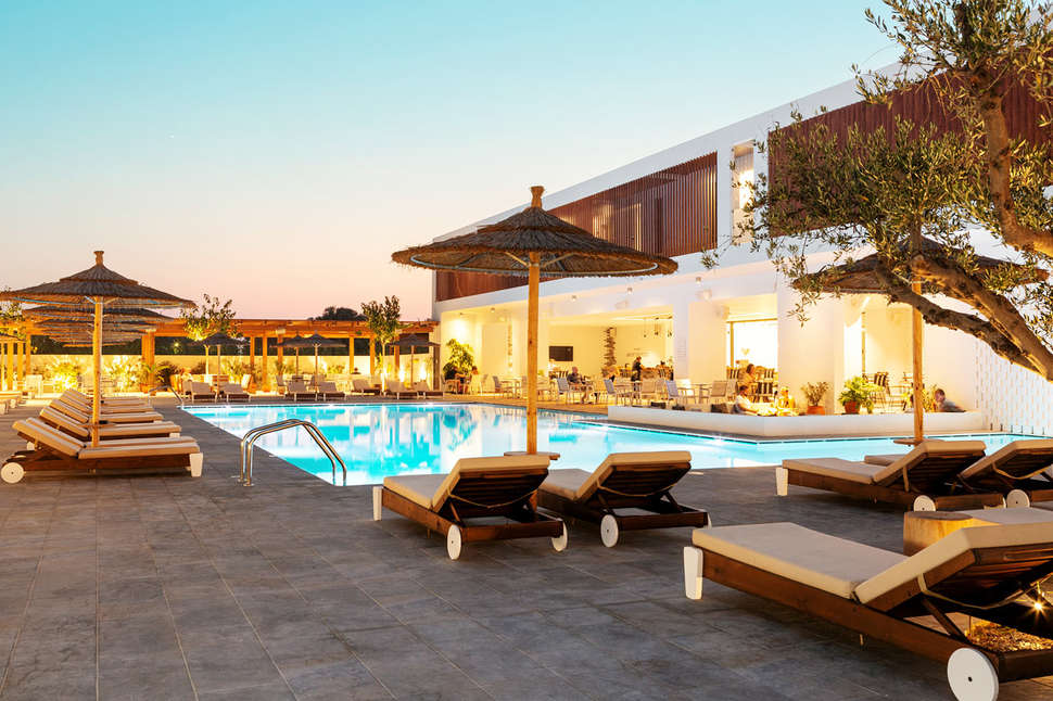Een foto van het zwembad bij Pearl Beach Hotel