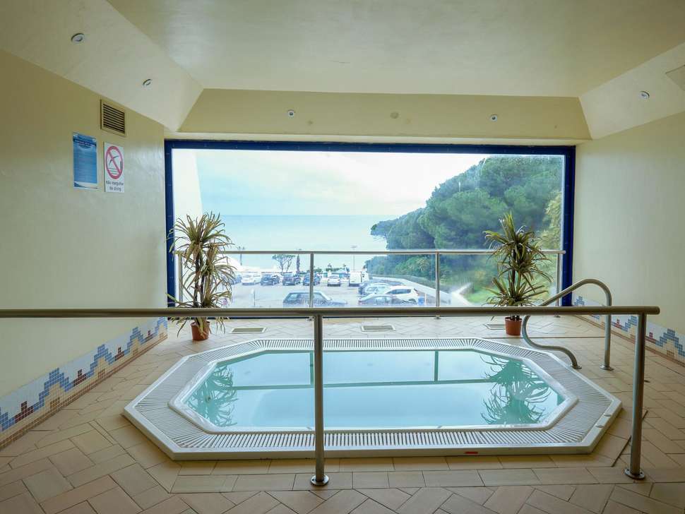 Een foto van het zwembad bij Grand Muthu Oura View Beach Club