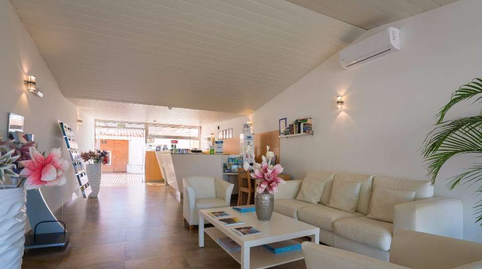 Een foto van het interieur van Bungalows Los Girasoles