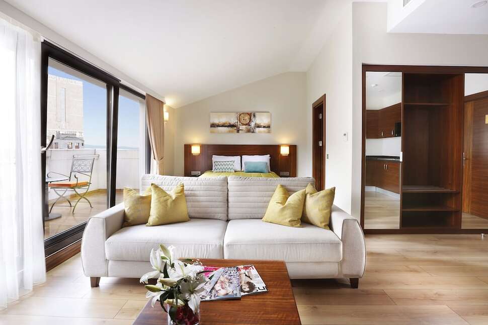Een foto van The White Orient Hotel