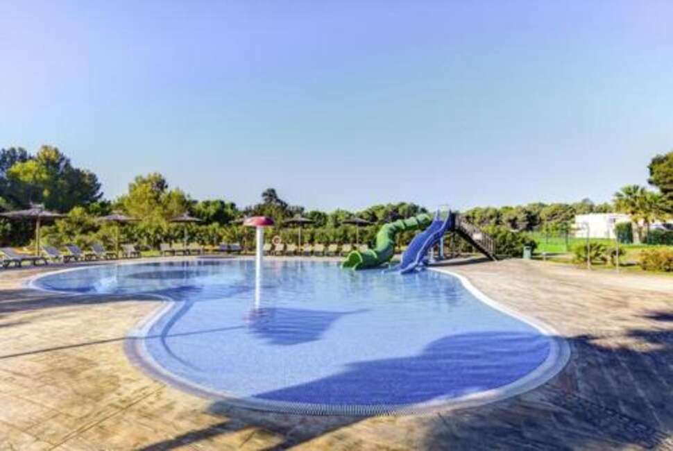 Een foto van het zwembad bij Magic Life Cala Pada