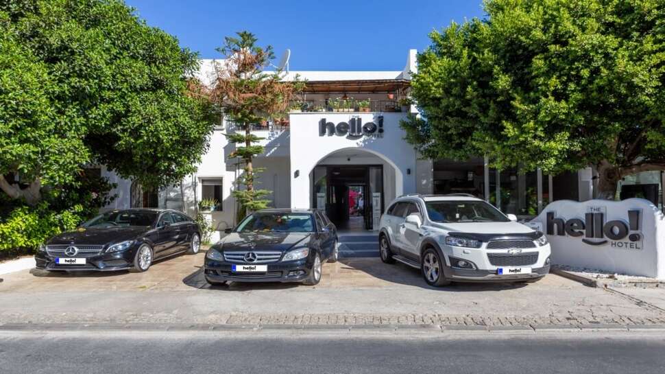 Een foto van de buitenkant van The Hello Hotel