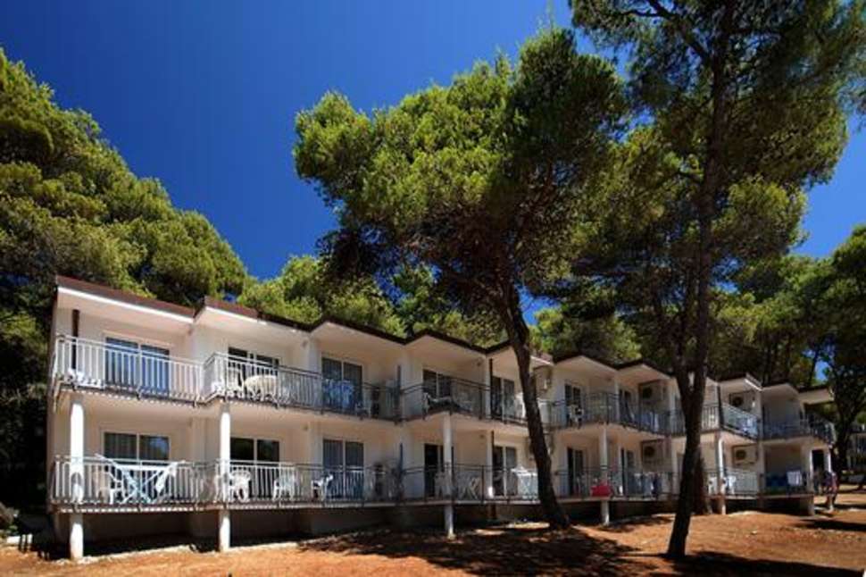 Een foto van de buitenkant van Verudela Beach & Villa Resort